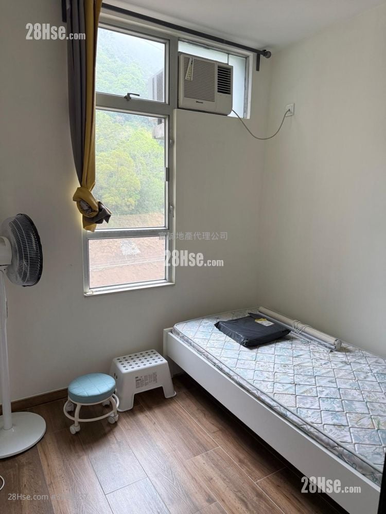 Tsz Oi Court Sell 3 Bedrooms , 1 Bathroom 650 ft²