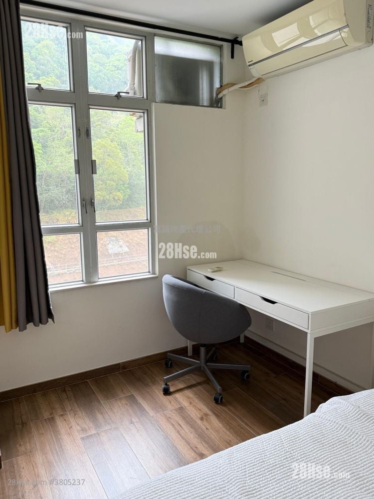 Tsz Oi Court Sell 3 Bedrooms , 1 Bathroom 650 ft²