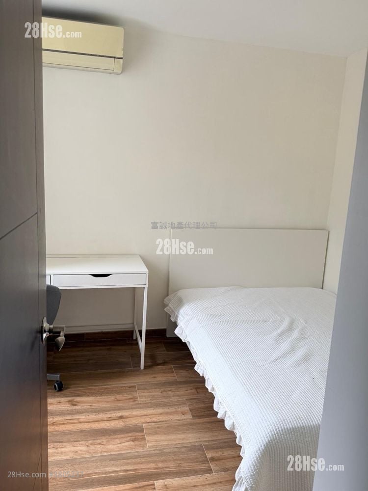 Tsz Oi Court Sell 3 Bedrooms , 1 Bathroom 650 ft²