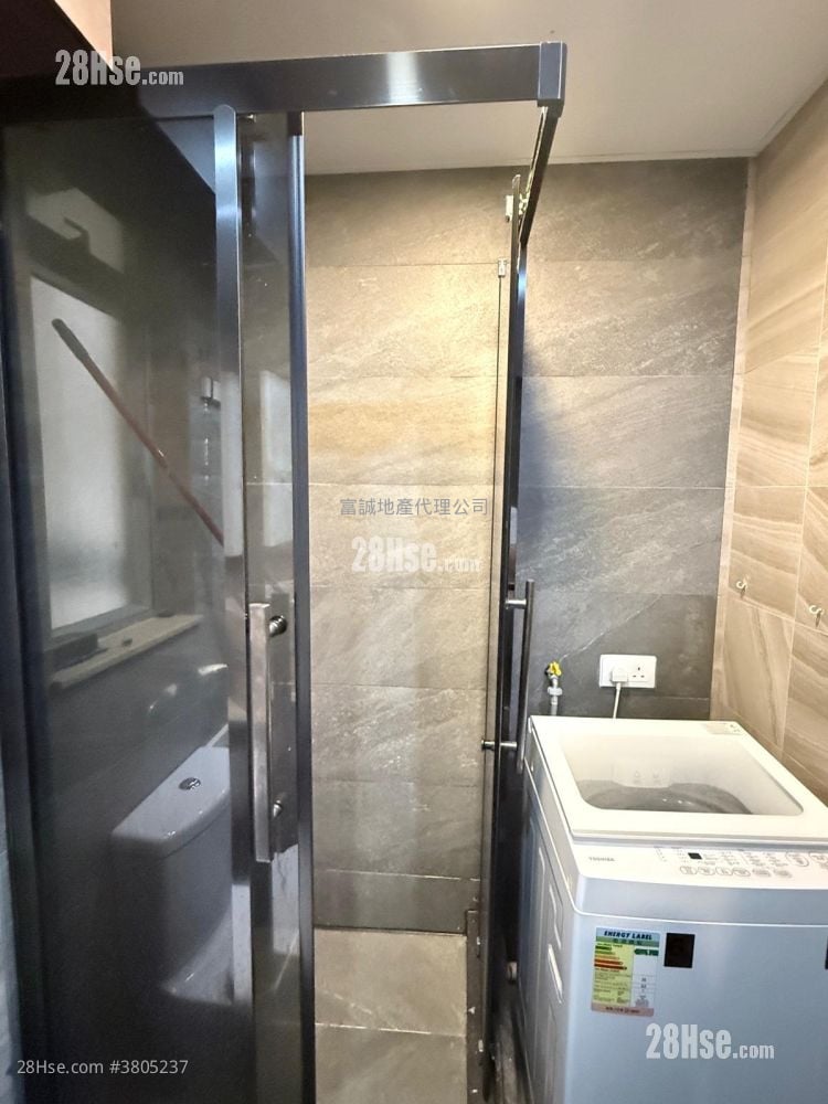 Tsz Oi Court Sell 3 Bedrooms , 1 Bathroom 650 ft²