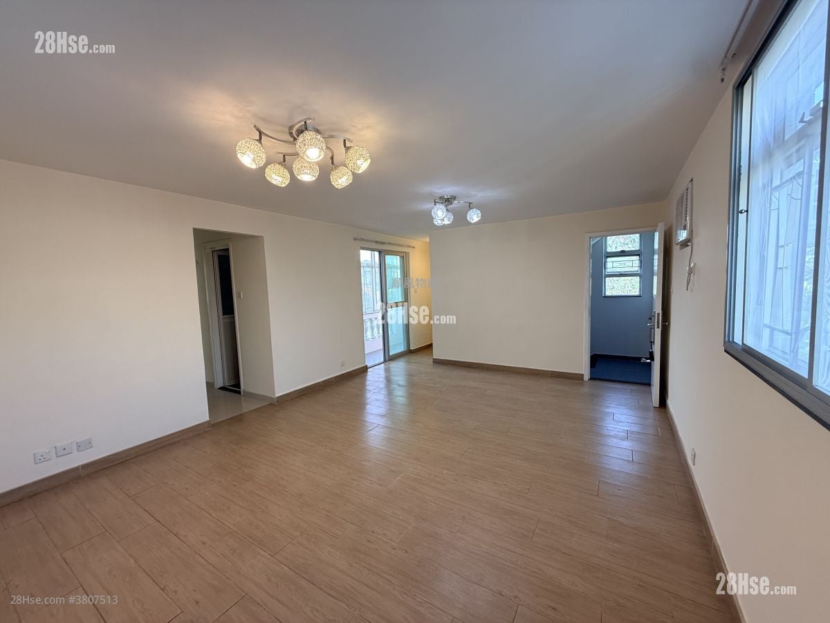 Village Sell 5+ Bedrooms , 2 Bathrooms 700 ft²