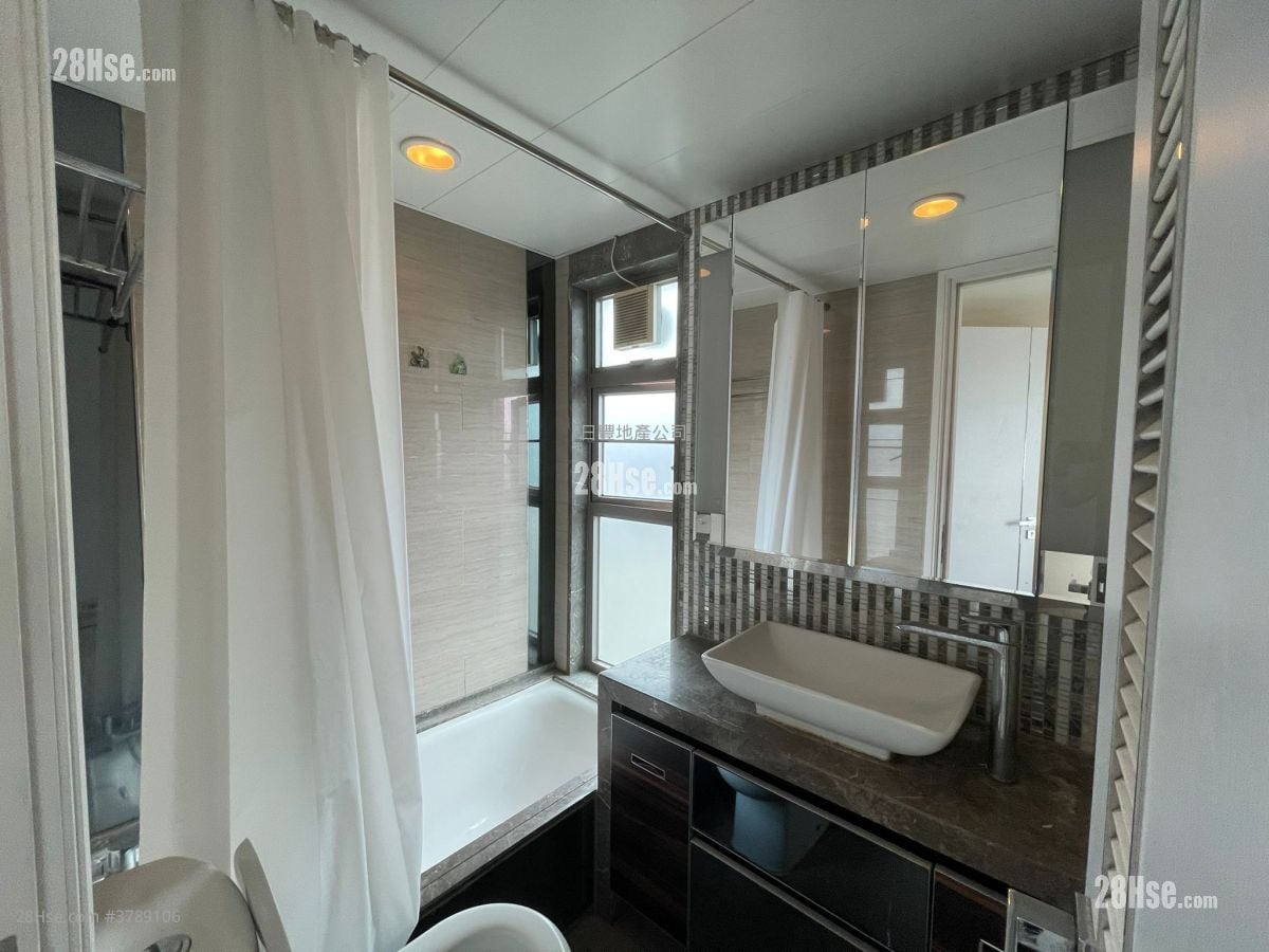 Trinity Towers Sell 3 Bedrooms , 2 Bathrooms 711 ft²