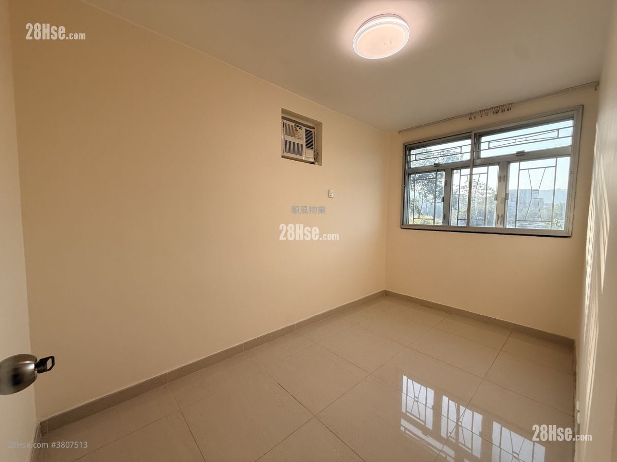 Village Sell 5+ Bedrooms , 2 Bathrooms 700 ft²