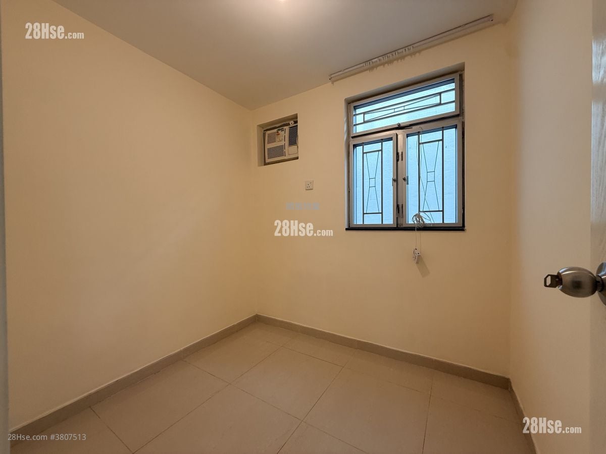 Village Sell 5+ Bedrooms , 2 Bathrooms 700 ft²