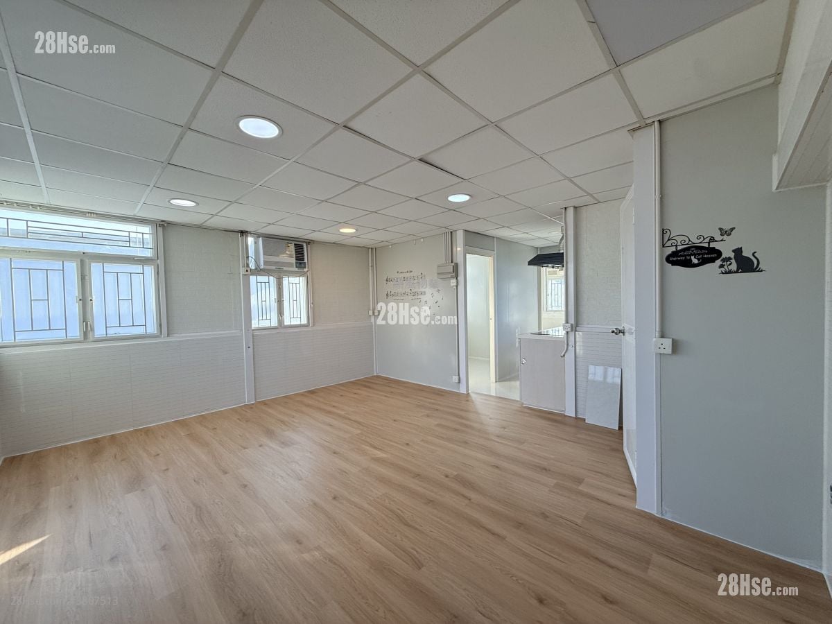 Village Sell 5+ Bedrooms , 2 Bathrooms 700 ft²