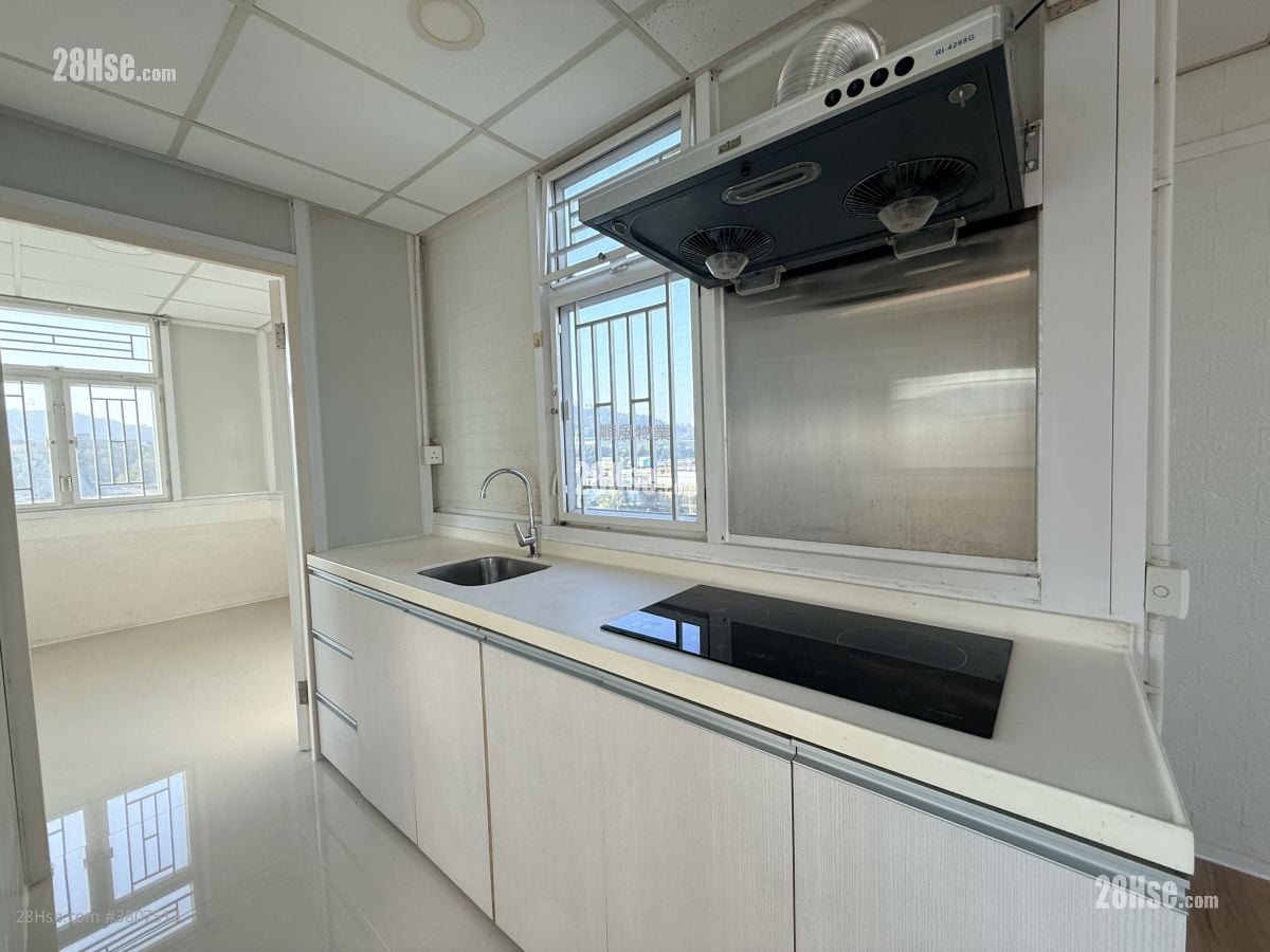 Village Sell 5+ Bedrooms , 2 Bathrooms 700 ft²