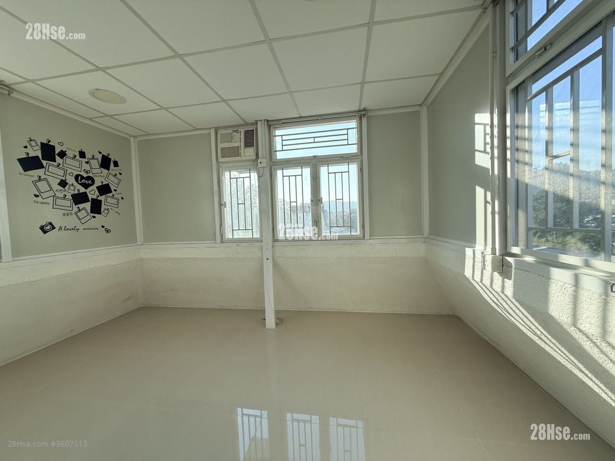 Village Sell 5+ Bedrooms , 2 Bathrooms 700 ft²