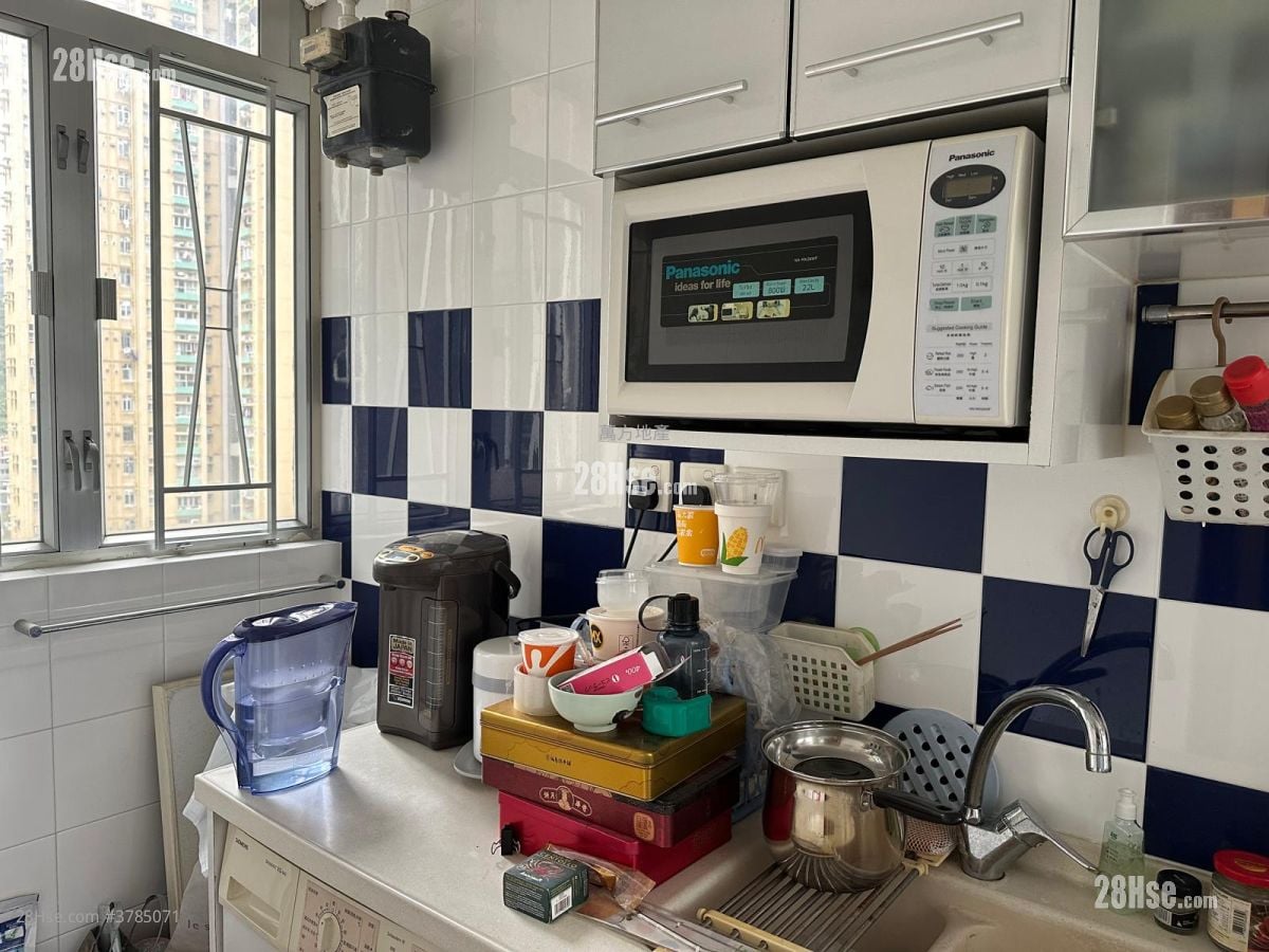 Kwong Lam Court Sell 3 Bedrooms , 1 Bathroom 595 ft²