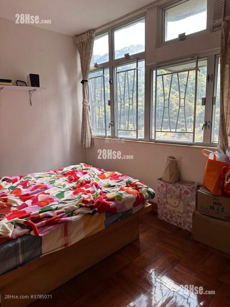 Kwong Lam Court Sell 3 Bedrooms , 1 Bathroom 595 ft²