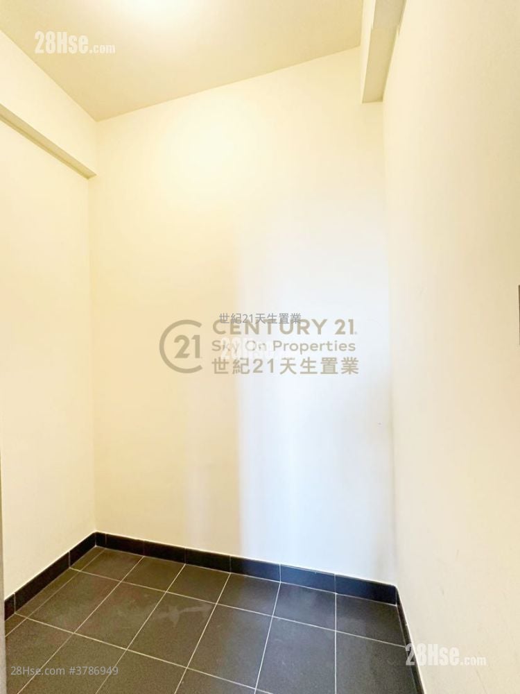 上源 租盘 4 房 , 2 浴室 829 平方尺