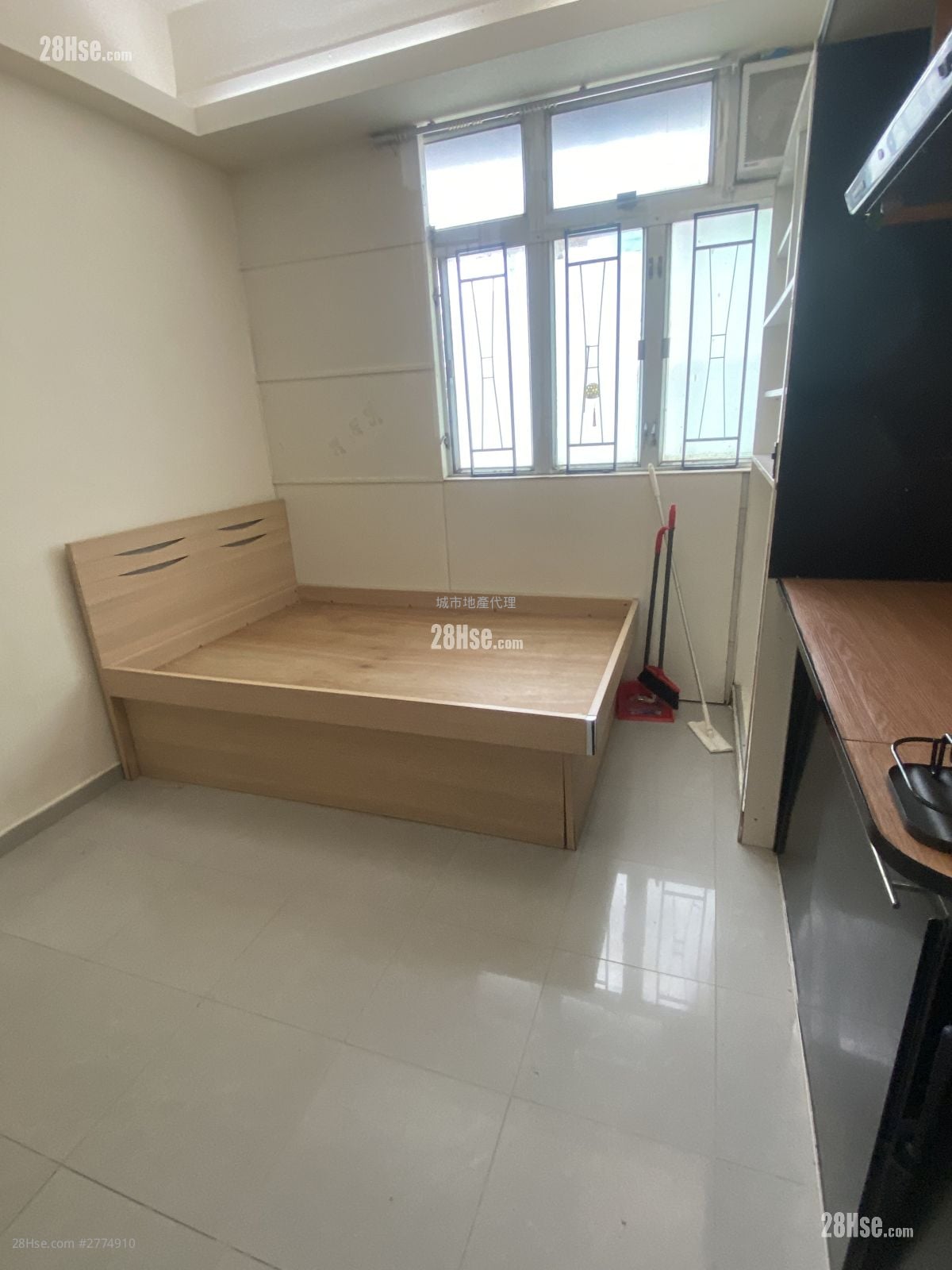 Wing Shun Building Rental Studio , 1 Bathroom 120 ft²