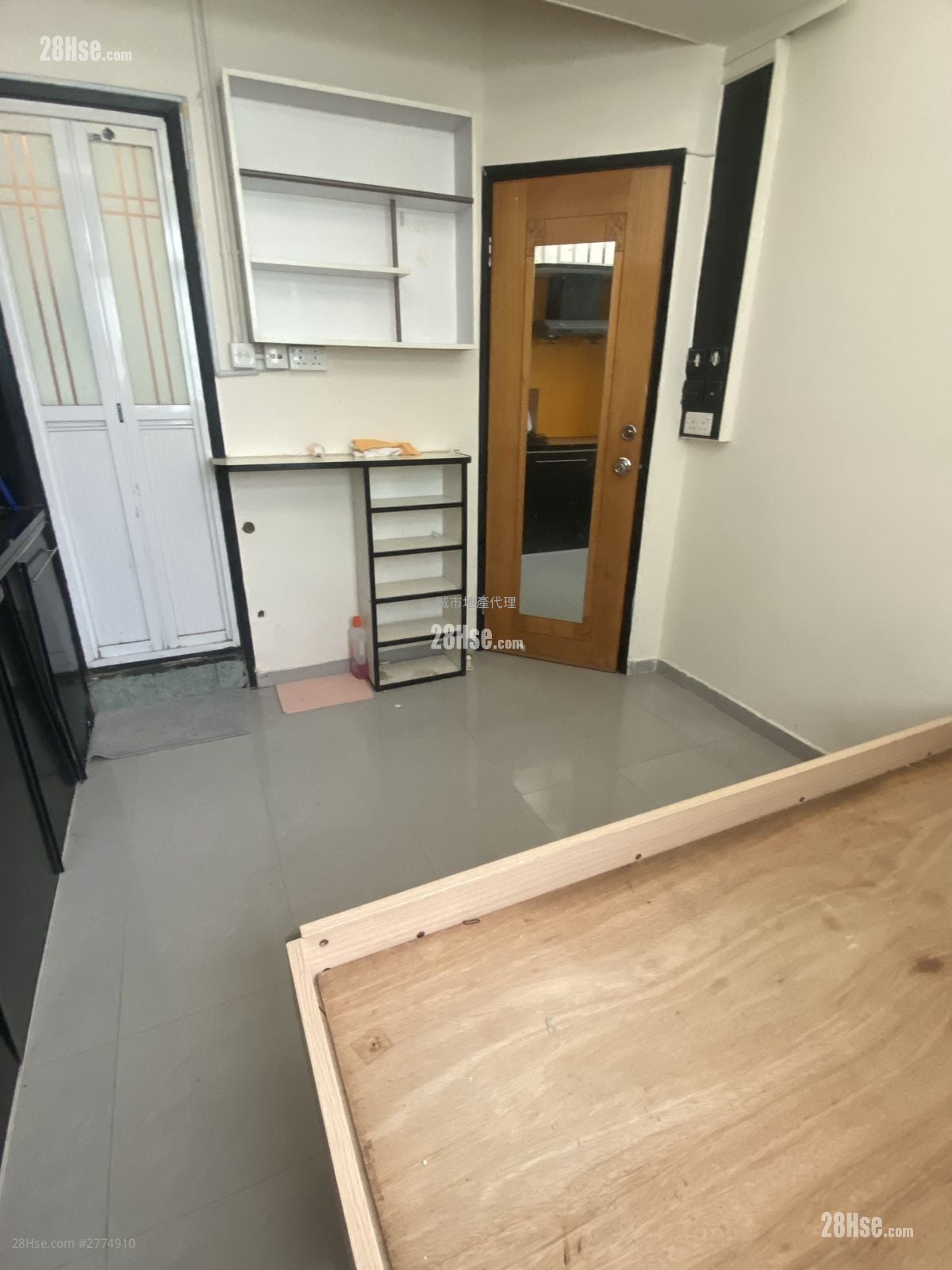 Wing Shun Building Rental Studio , 1 Bathroom 120 ft²