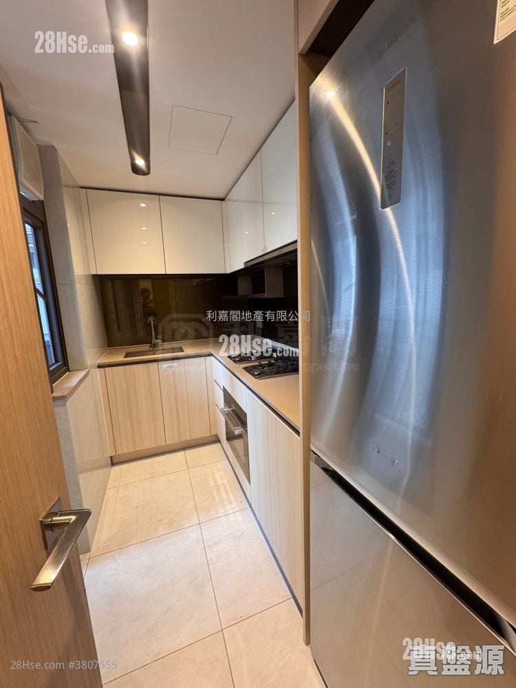 K. Summit Sell 3 Bedrooms 766 ft²