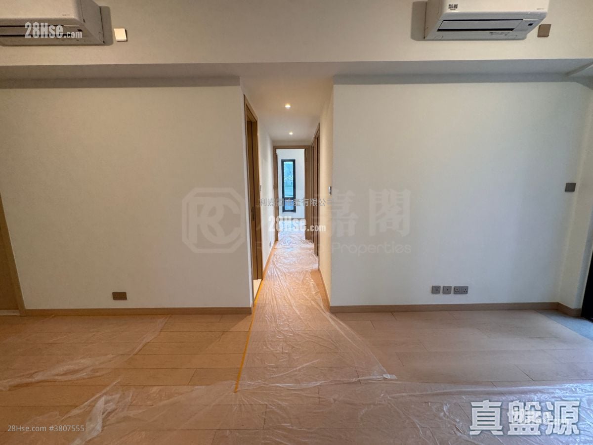 K. Summit Sell 3 Bedrooms 766 ft²