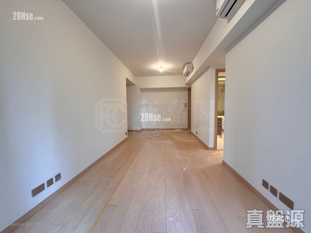 K. Summit Sell 3 Bedrooms 766 ft²