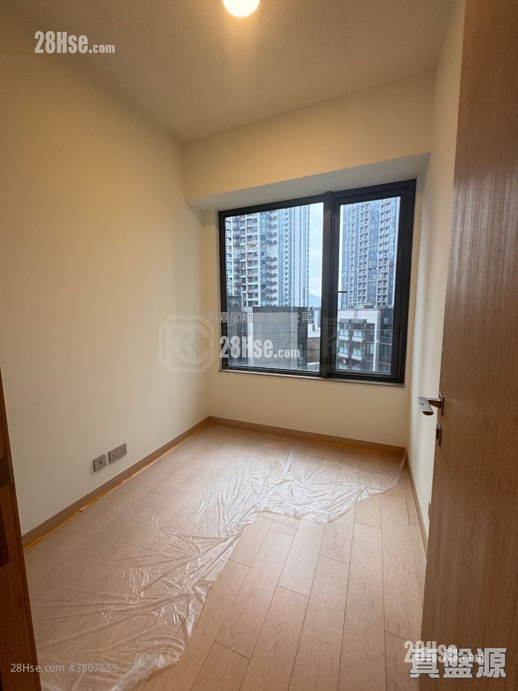 K. Summit Sell 3 Bedrooms 766 ft²