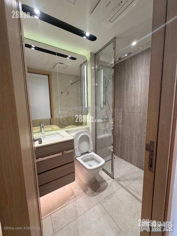 K. Summit Sell 3 Bedrooms 766 ft²