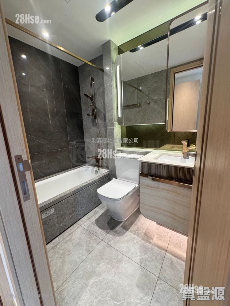 K. Summit Sell 3 Bedrooms 766 ft²