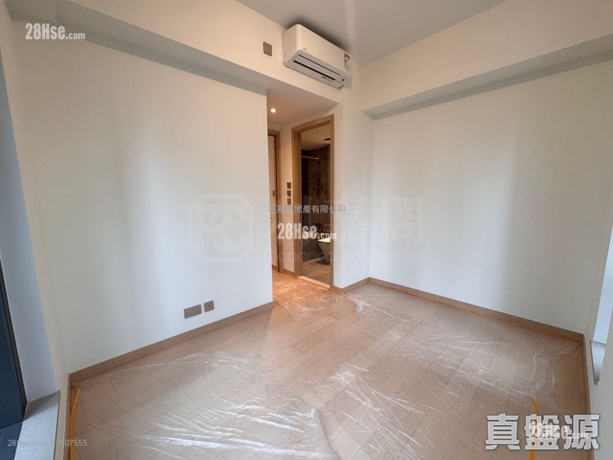 K. Summit Sell 3 Bedrooms 766 ft²