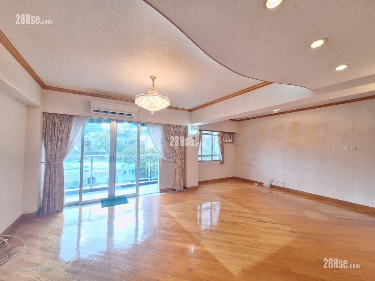 Devon Court Sell 3 Bedrooms , 2 Bathrooms 1,270 ft²