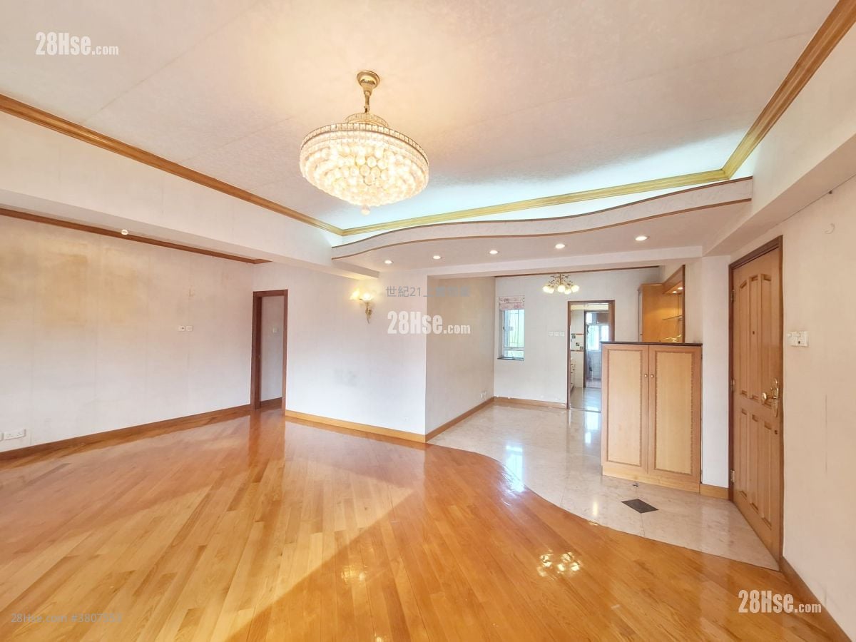 Devon Court Sell 3 Bedrooms , 2 Bathrooms 1,270 ft²