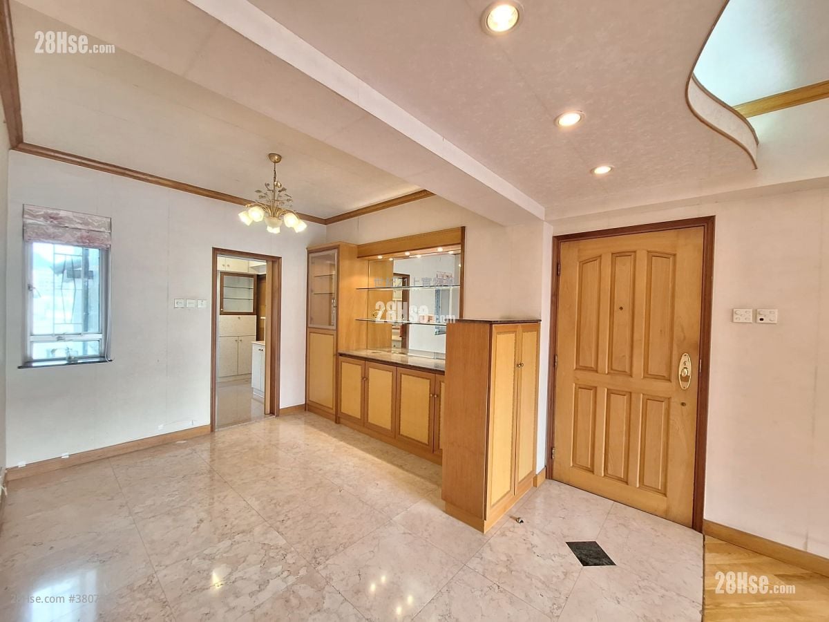 Devon Court Sell 3 Bedrooms , 2 Bathrooms 1,270 ft²