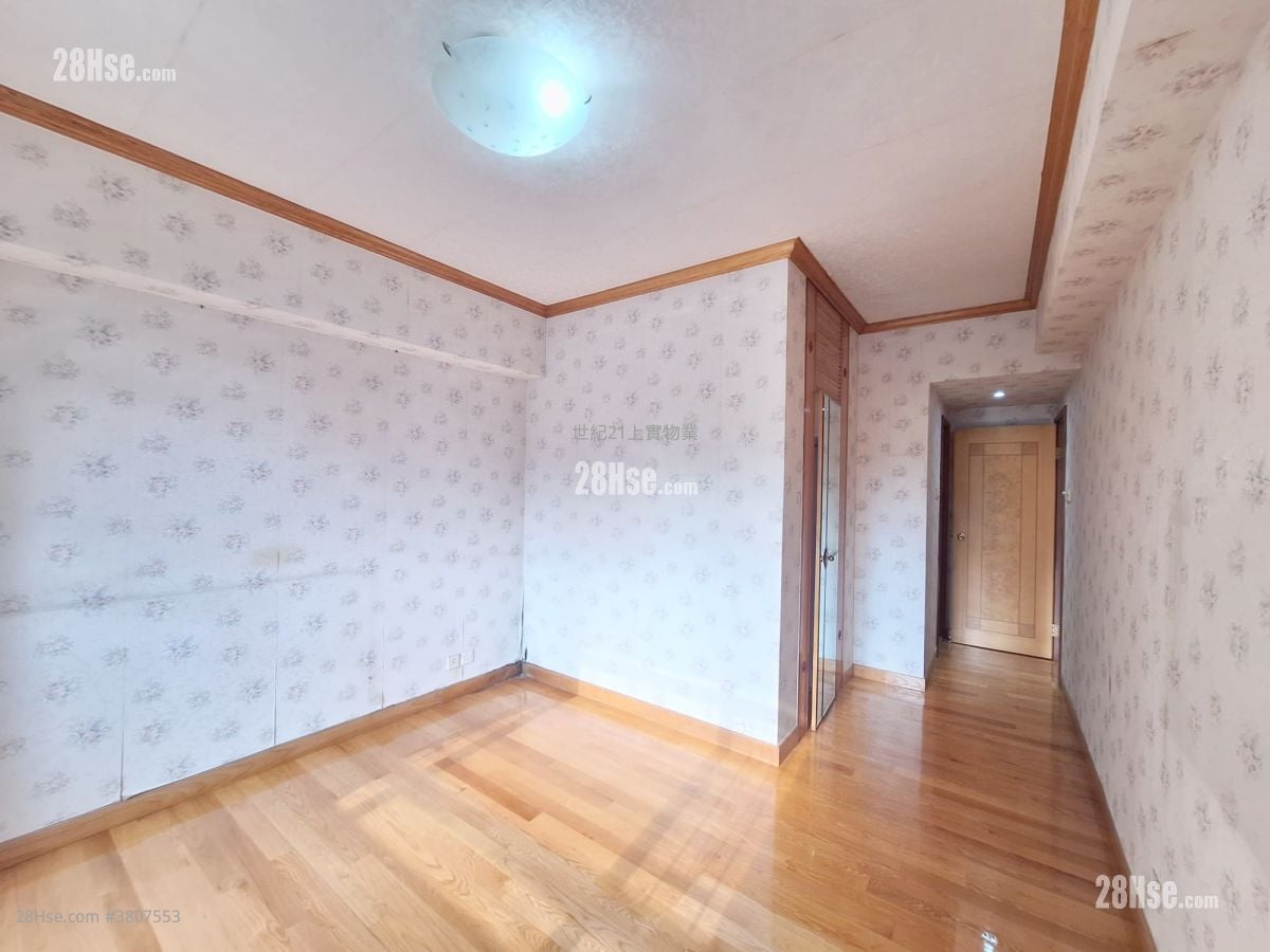 Devon Court Sell 3 Bedrooms , 2 Bathrooms 1,270 ft²