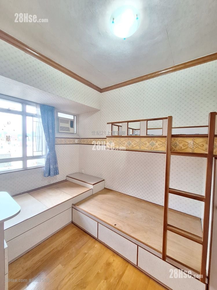 Devon Court Sell 3 Bedrooms , 2 Bathrooms 1,270 ft²