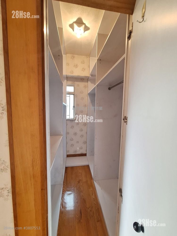 Devon Court Sell 3 Bedrooms , 2 Bathrooms 1,270 ft²