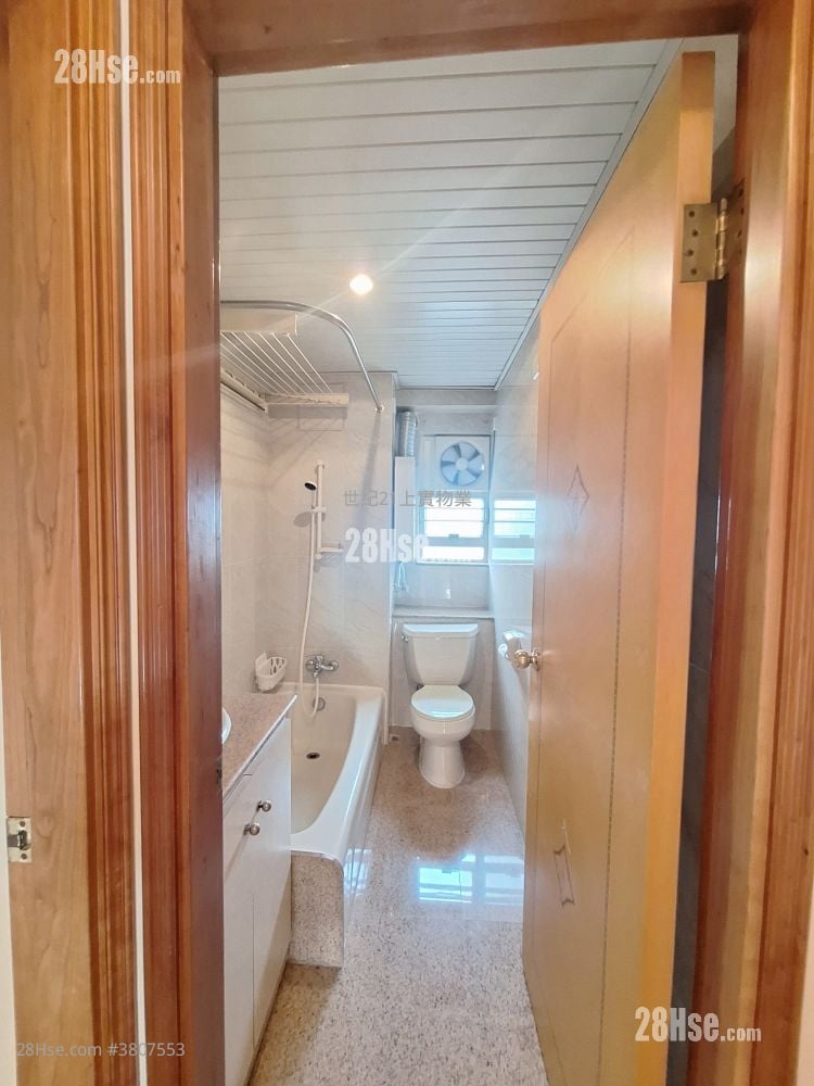 Devon Court Sell 3 Bedrooms , 2 Bathrooms 1,270 ft²