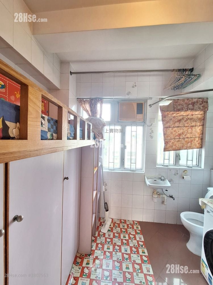 Devon Court Sell 3 Bedrooms , 2 Bathrooms 1,270 ft²