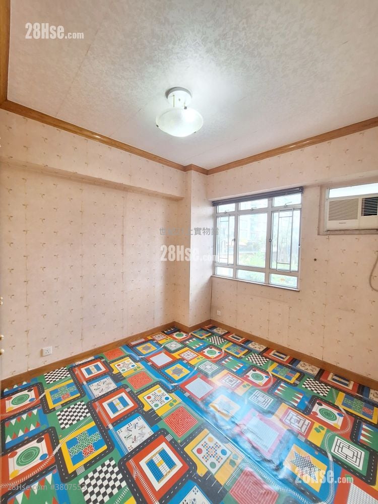 Devon Court Sell 3 Bedrooms , 2 Bathrooms 1,270 ft²