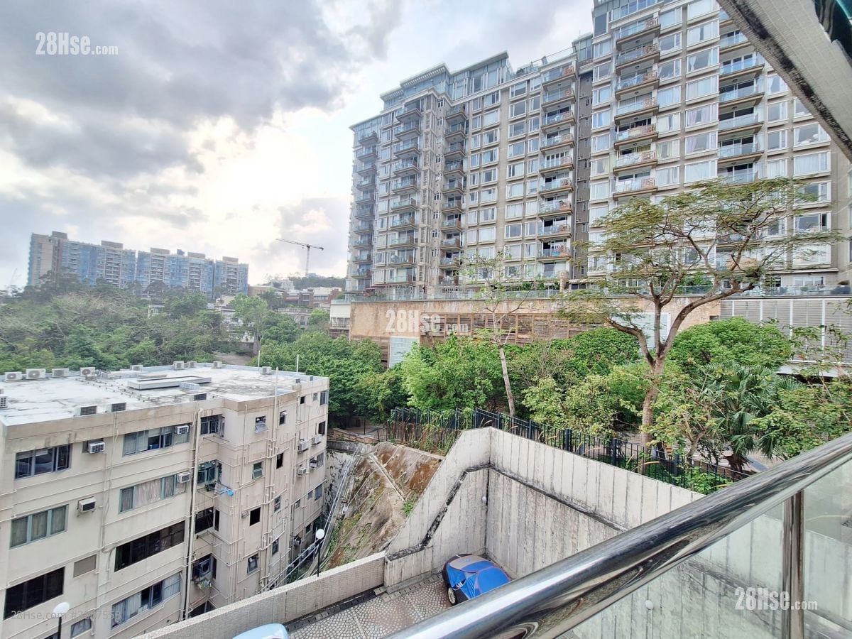 Devon Court Sell 3 Bedrooms , 2 Bathrooms 1,270 ft²