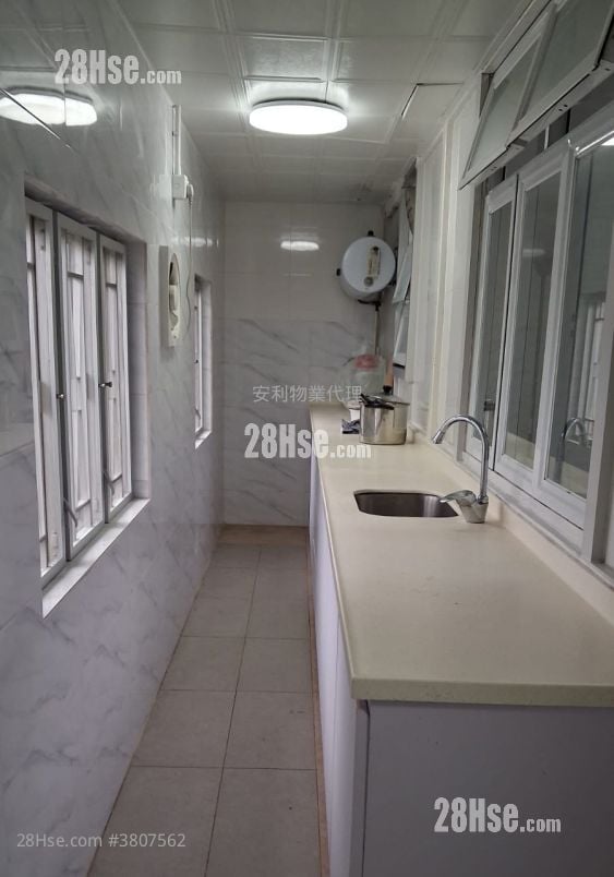 村屋 租盘 2 房 , 1 浴室