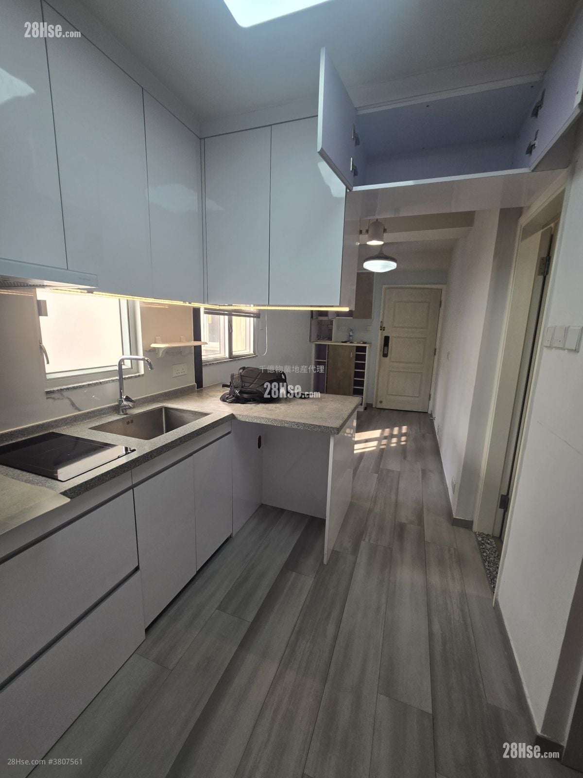 威信大厦 租盘 1 房 284 平方尺