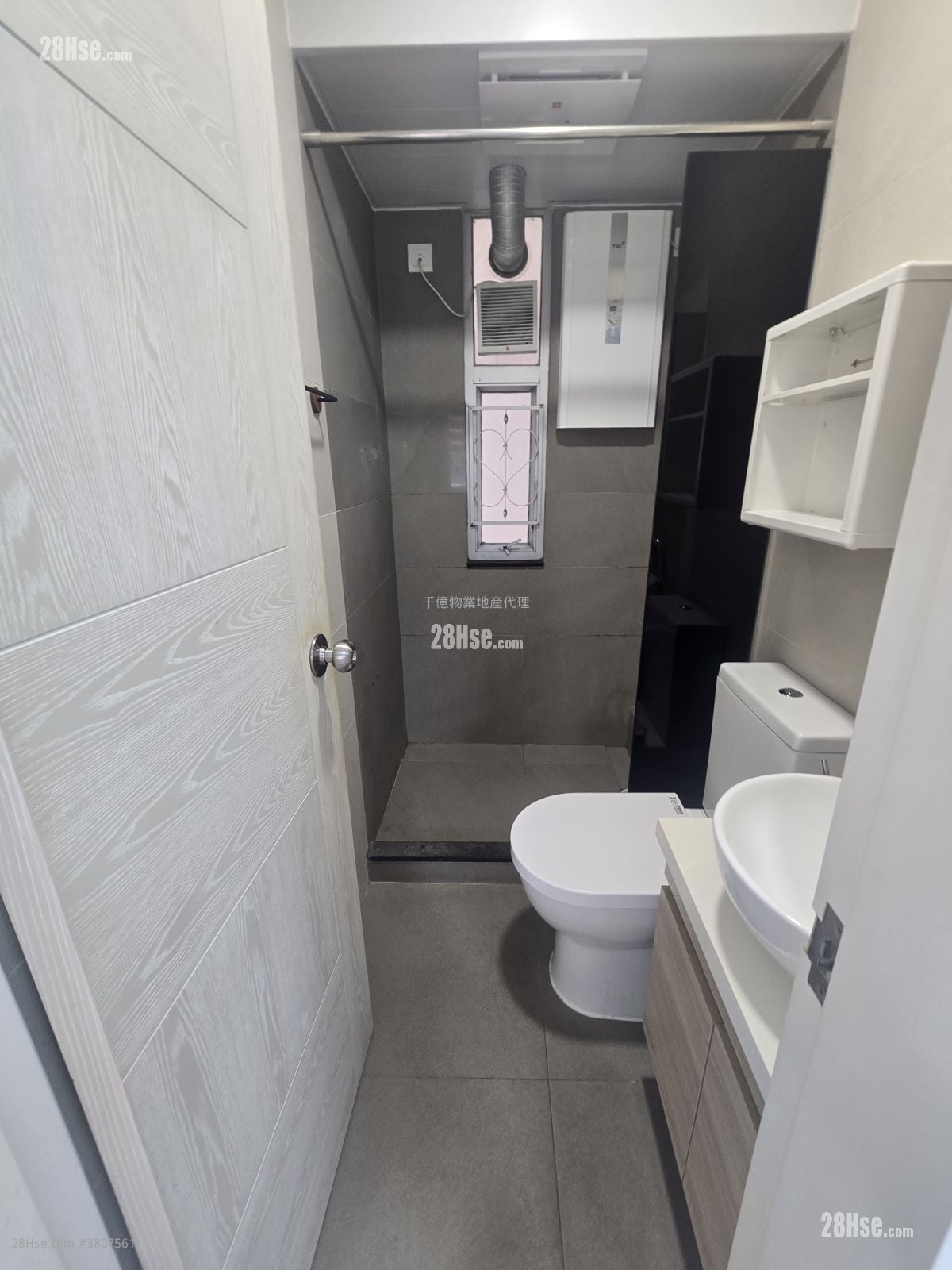 威信大厦 租盘 1 房 284 平方尺