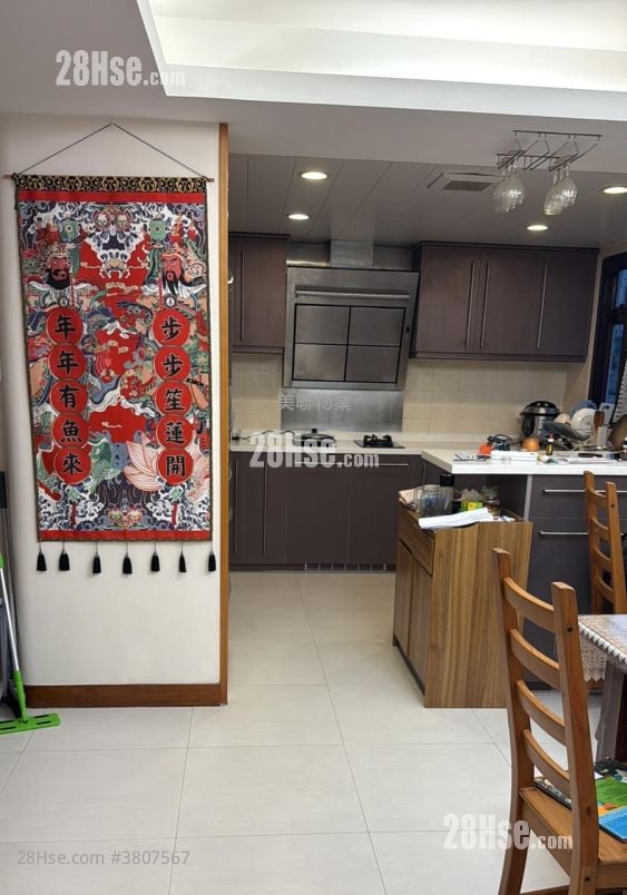 living room: Eden Garden Rental 3 Bedrooms , 2 Bathrooms 1,077 ft²