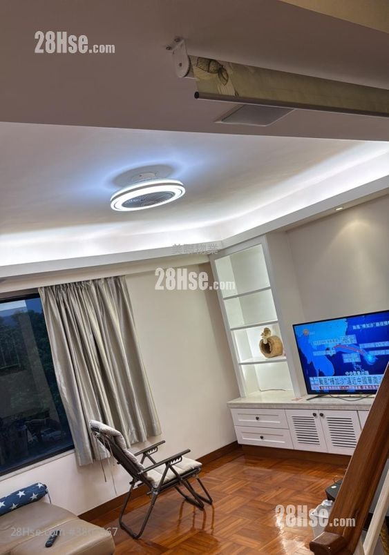 living room: Eden Garden Rental 3 Bedrooms , 2 Bathrooms 1,077 ft²