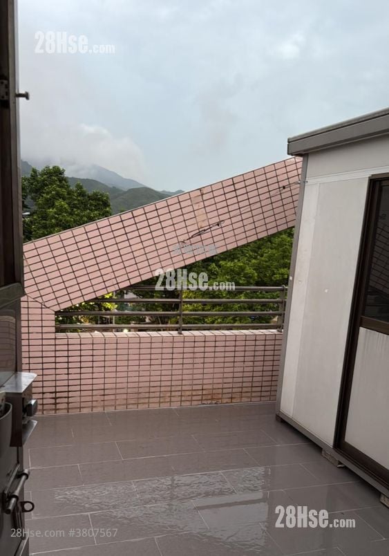 rooftoop: Eden Garden Rental 3 Bedrooms , 2 Bathrooms 1,077 ft²