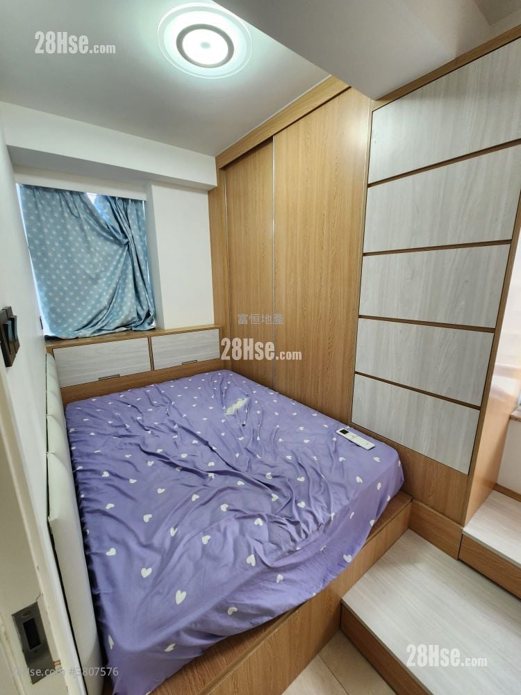 Golden Mansion Rental 2 Bedrooms , 1 Bathroom 428 ft²