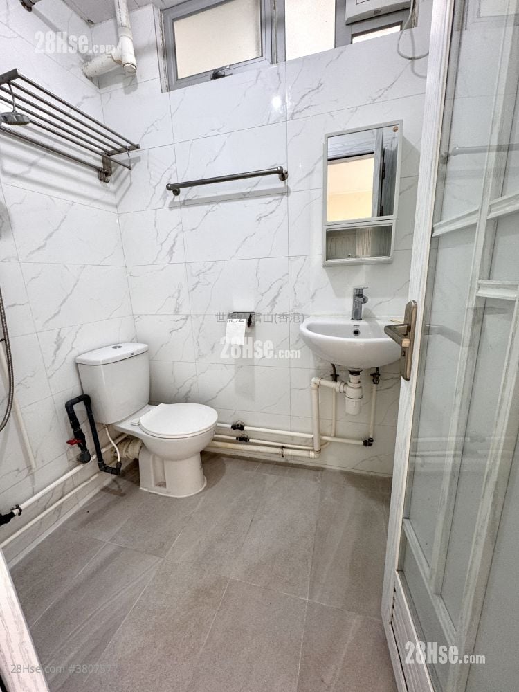 凤德邨 售盘 2 房 , 1 浴室 385 平方尺