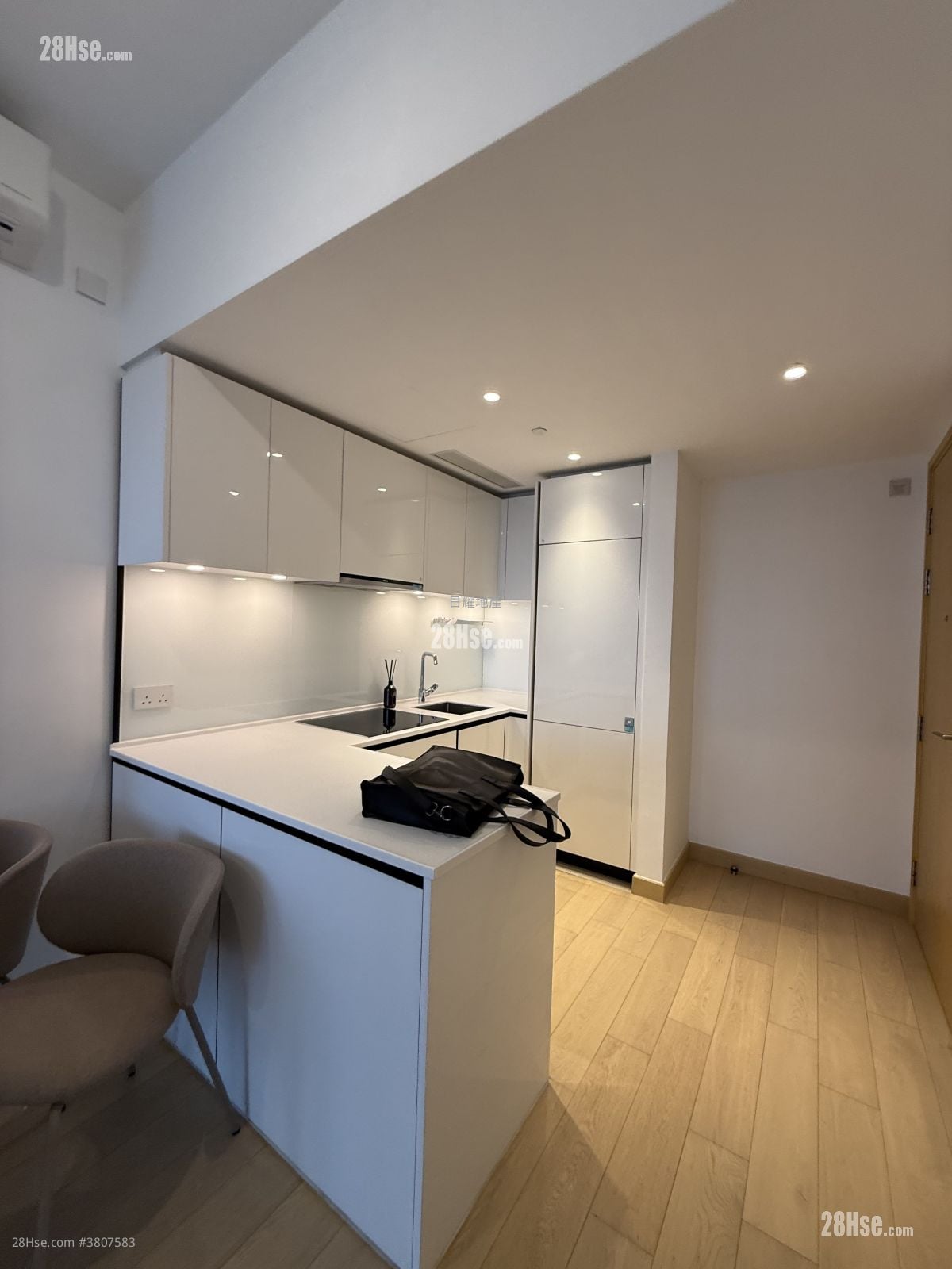 Marini Rental 3 Bedrooms , 1 Bathroom 598 ft²