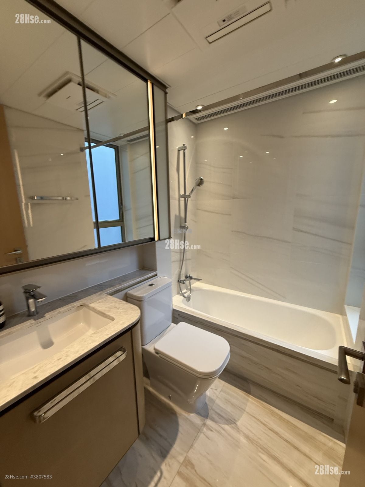 Marini Rental 3 Bedrooms , 1 Bathroom 598 ft²