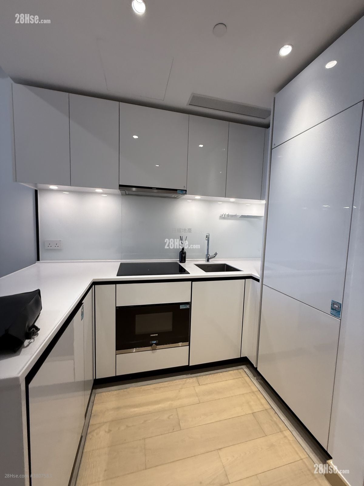 Marini Rental 3 Bedrooms , 1 Bathroom 598 ft²