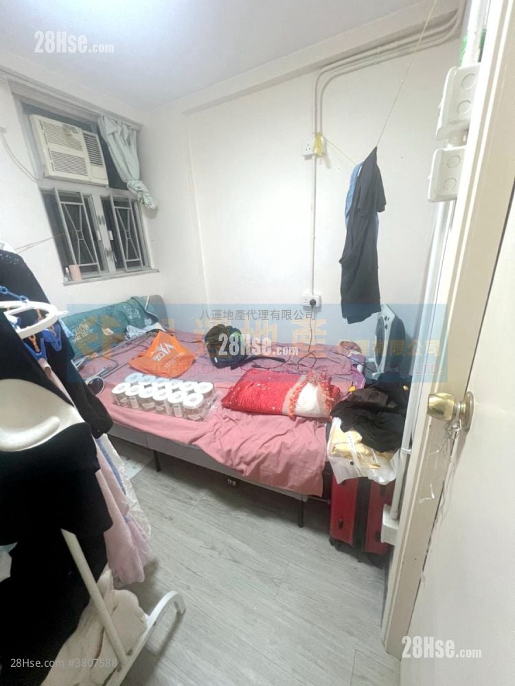 Wing Lung Building Sell 3 Bedrooms , 1 Bathroom 488 ft²