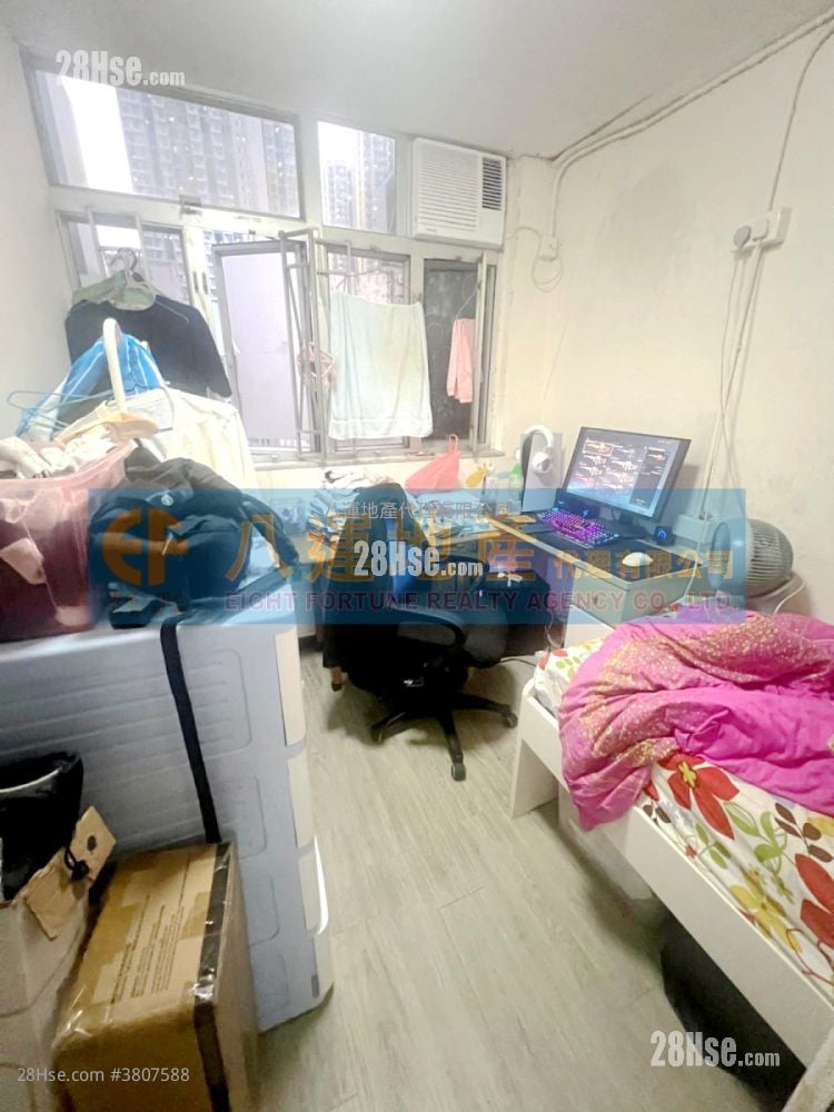 Wing Lung Building Sell 3 Bedrooms , 1 Bathroom 488 ft²