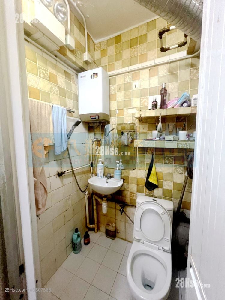 Wing Lung Building Sell 3 Bedrooms , 1 Bathroom 488 ft²