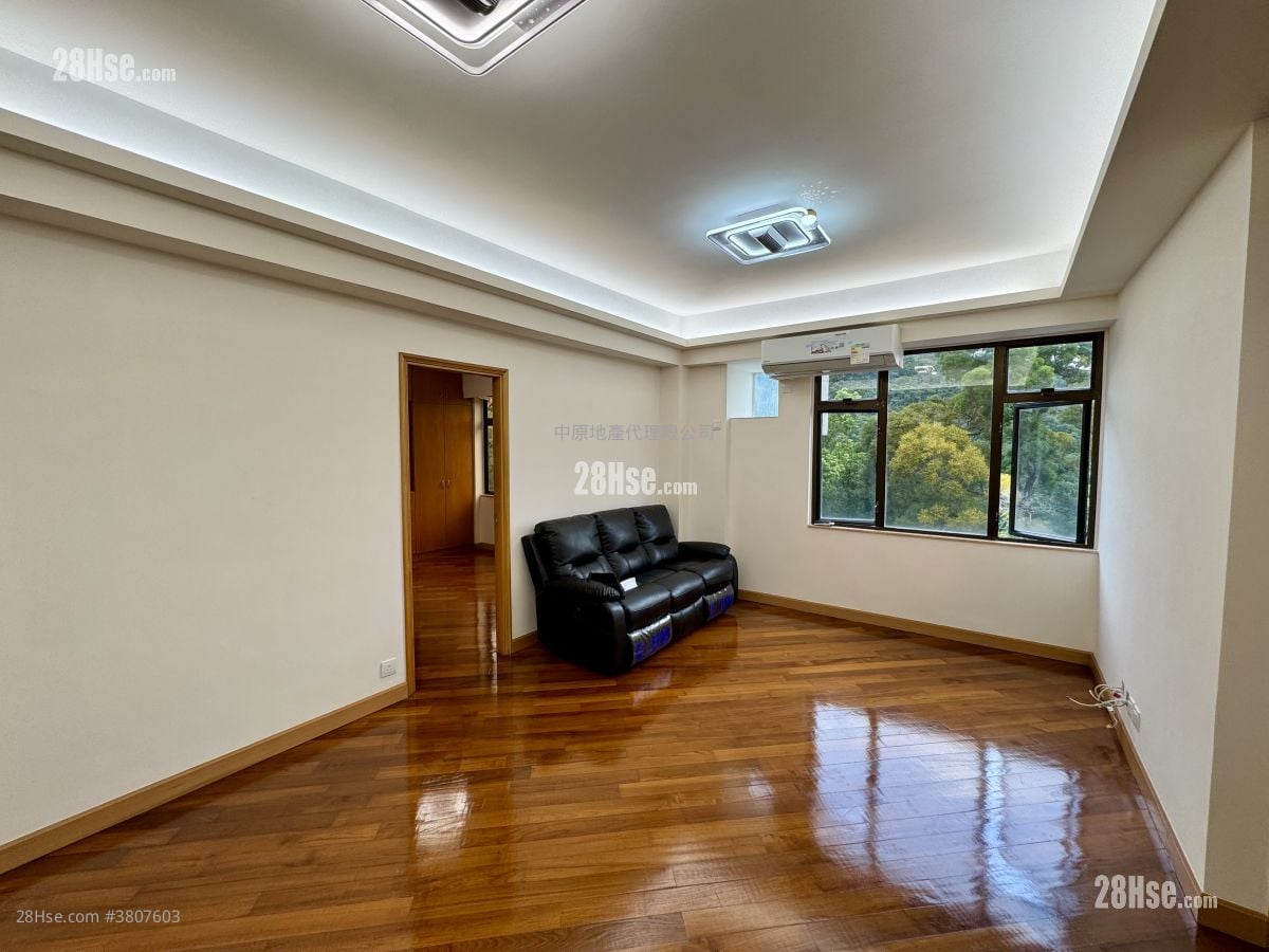 Lok Lam Garden Sell 3 Bedrooms 755 ft²