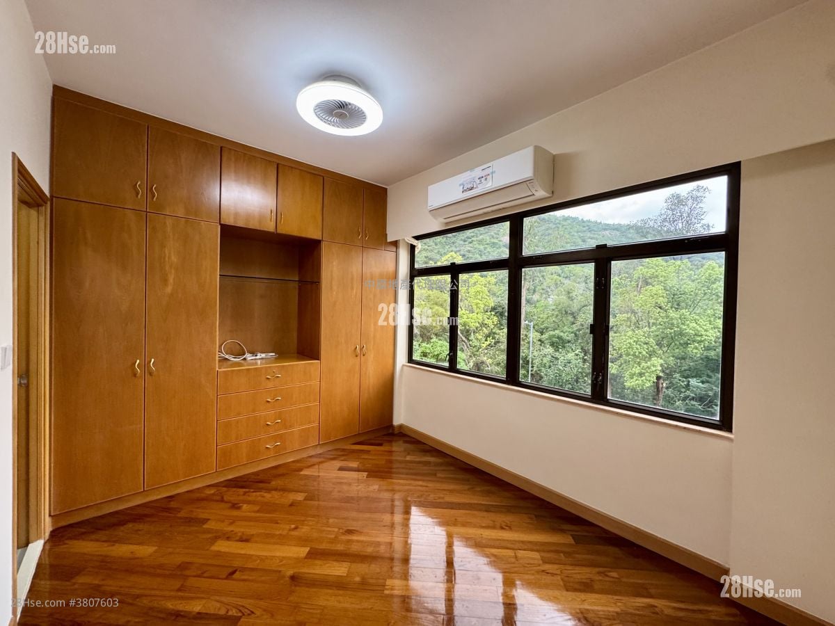 Lok Lam Garden Sell 3 Bedrooms 755 ft²