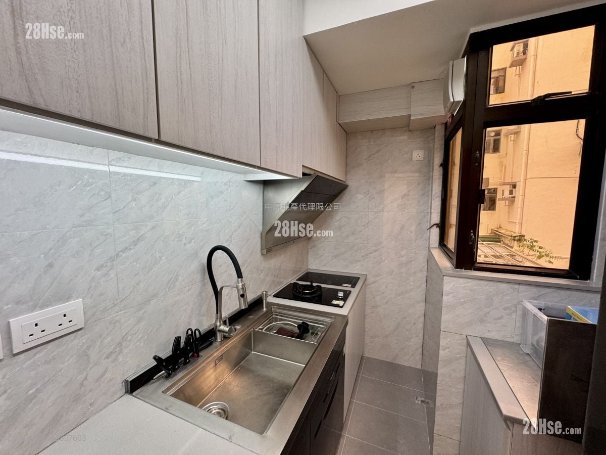 Lok Lam Garden Sell 3 Bedrooms 755 ft²